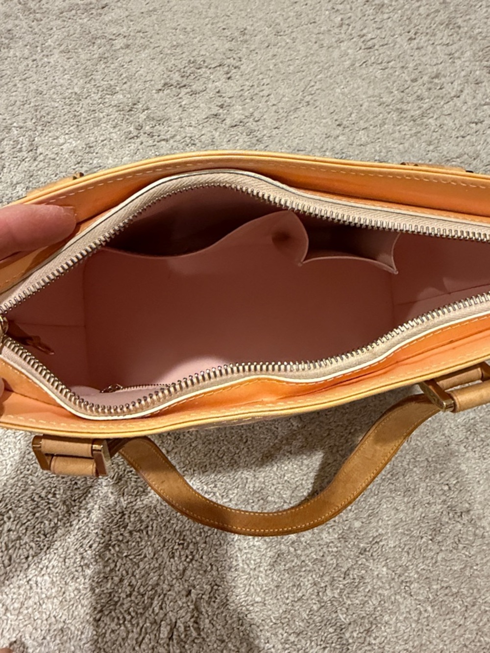 Louis Vuitton Vernis Houston Tote with Tan Handles - Picture 4 of 16